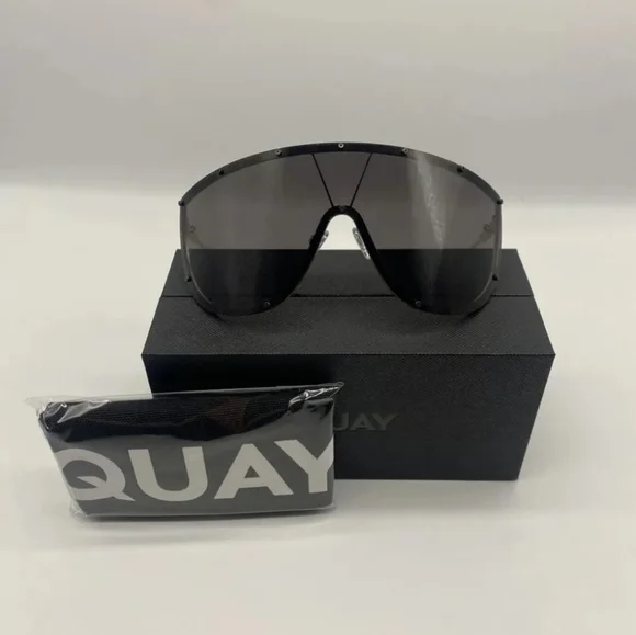 SOLD‼️NEW Quay On Set Sunglasses - Picture 4 of 6